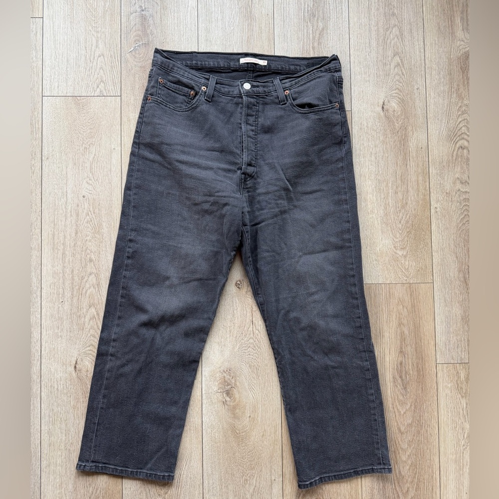 Levi’s Women’s Black Ribcage Straight Ankle Jeans 33